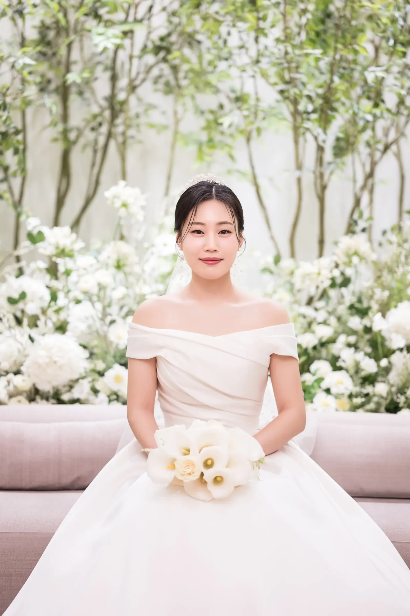 서울 강남구 세인트메리엘 본식스냅, 부케 든 신부 세로 컷